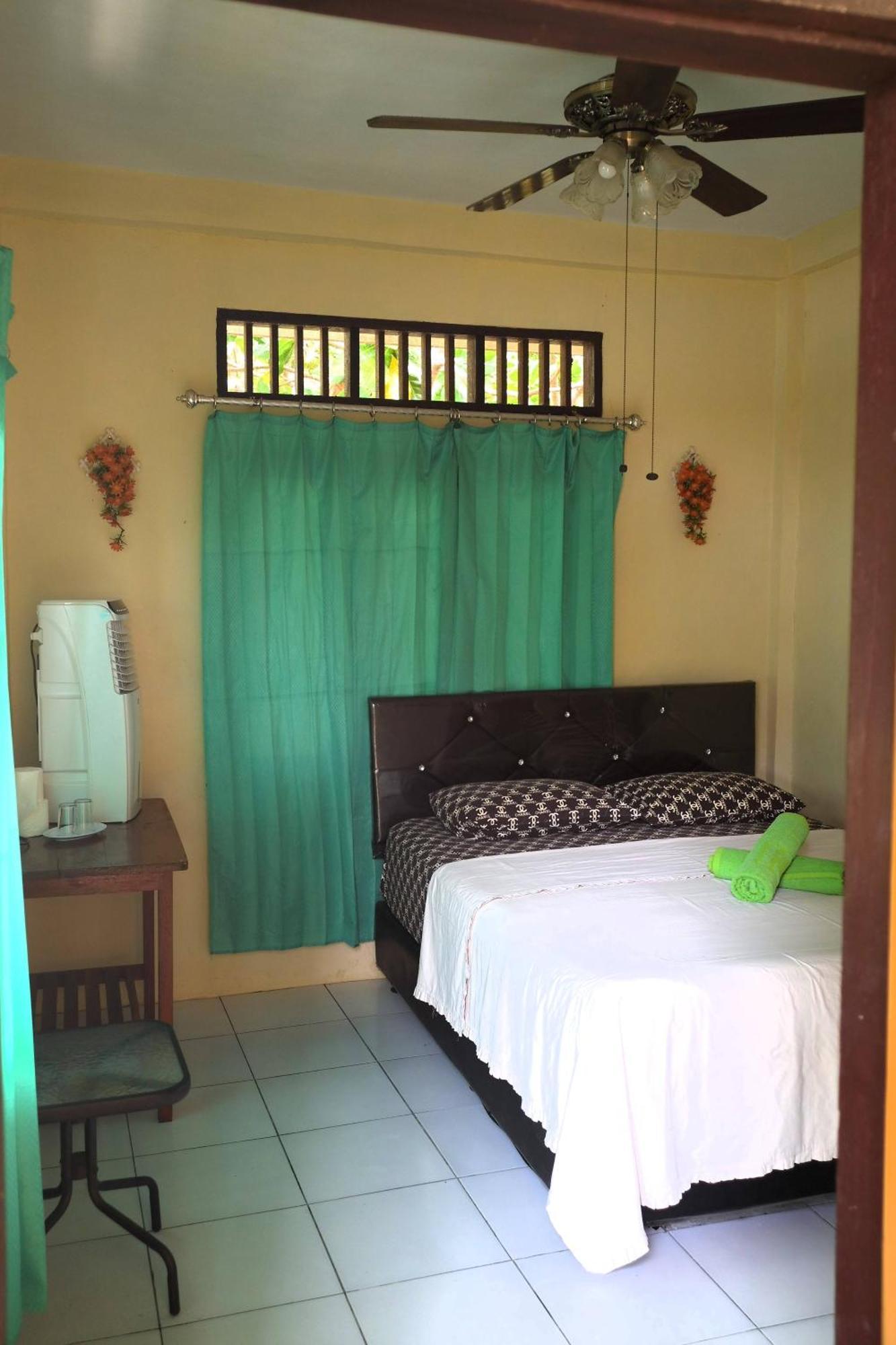 Bunaken Sea Garden Resort Экстерьер фото