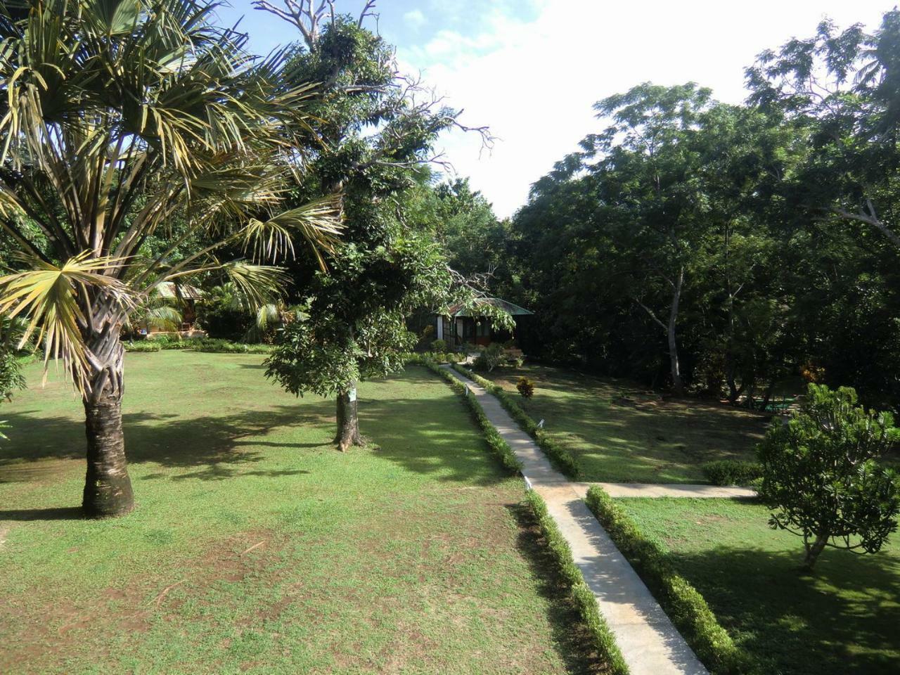 Bunaken Sea Garden Resort Экстерьер фото