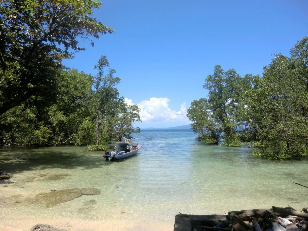 Bunaken Sea Garden Resort Экстерьер фото